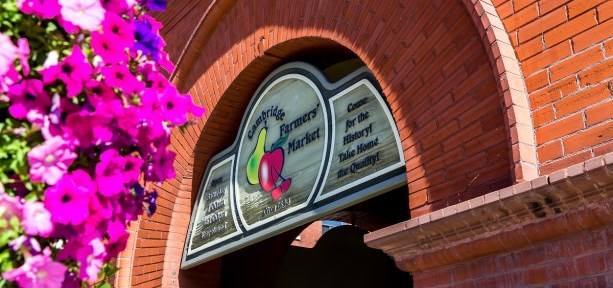 Farmers' Market sign